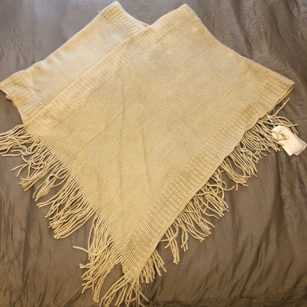 Shall / Knitted Poncho
